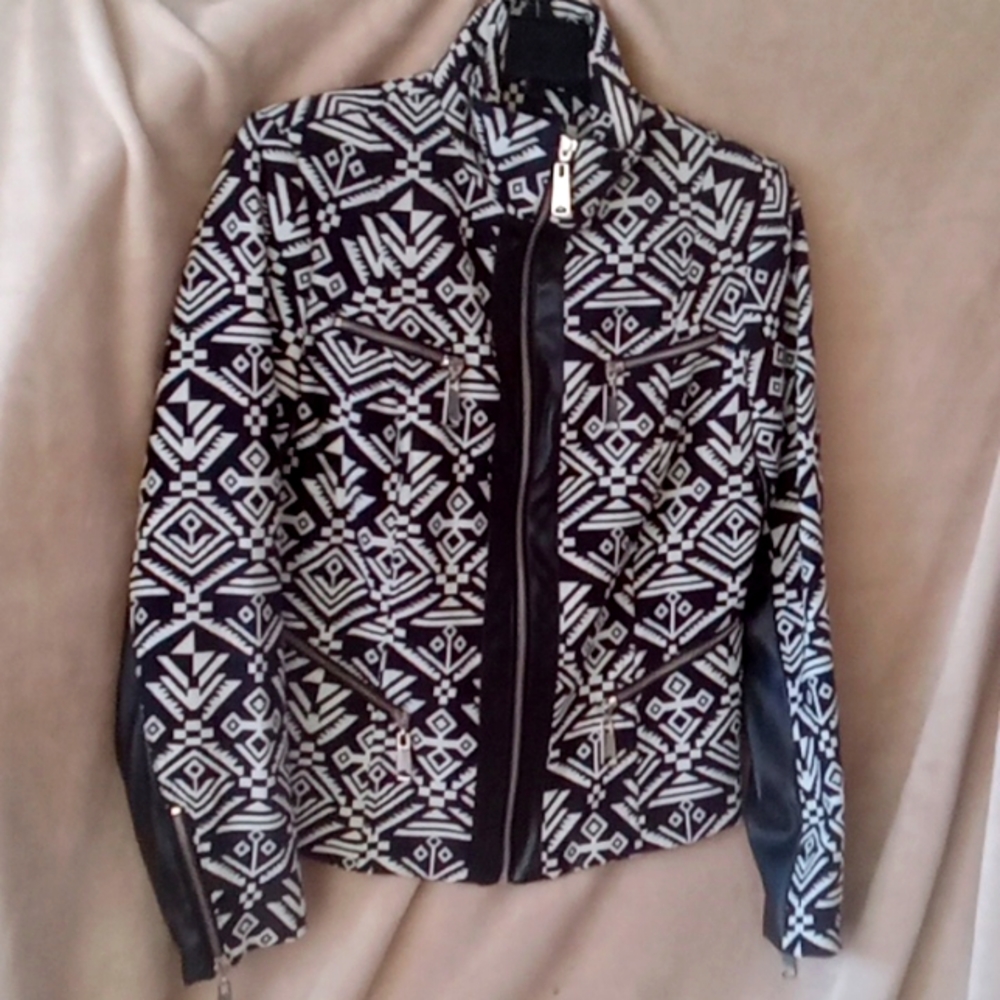 INSIGHT New York size 4 black white coat jacket